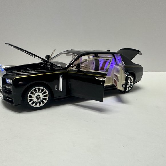 1:24 Rolls-Royce Phantom Metal Diecast  Black WITH LEDS Roll-Back - Picture 5 of 9